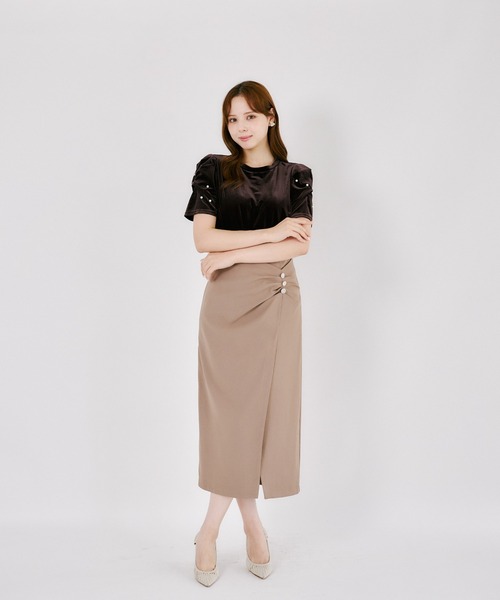 tocco closet(トッコ クローゼット)の「【ZOZO限定】スリーブパール装飾ベロアトップス(Tシャツ/カットソー・レディース・ブラウン/アイボリー/ブラック・M)」の4枚目の写真