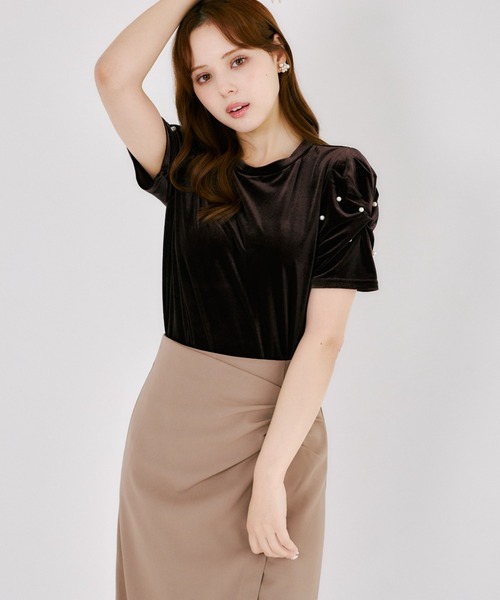 tocco closet(トッコ クローゼット)の「【ZOZO限定】スリーブパール装飾ベロアトップス(Tシャツ/カットソー・レディース・ブラウン/アイボリー/ブラック・M)」の5枚目の写真