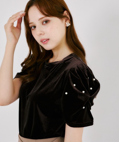 tocco closet(トッコ クローゼット)の「【ZOZO限定】スリーブパール装飾ベロアトップス(Tシャツ/カットソー・レディース・ブラウン/アイボリー/ブラック・M)」の7枚目の写真