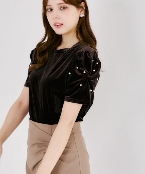 tocco closet(トッコ クローゼット)の「【ZOZO限定】スリーブパール装飾ベロアトップス(Tシャツ/カットソー・レディース・ブラウン/アイボリー/ブラック・M)」の6枚目の写真