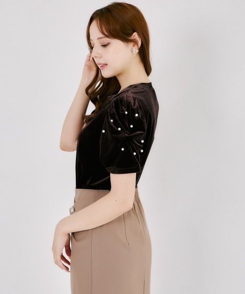 tocco closet(トッコ クローゼット)の「【ZOZO限定】スリーブパール装飾ベロアトップス(Tシャツ/カットソー・レディース・ブラウン/アイボリー/ブラック・M)」の8枚目の写真