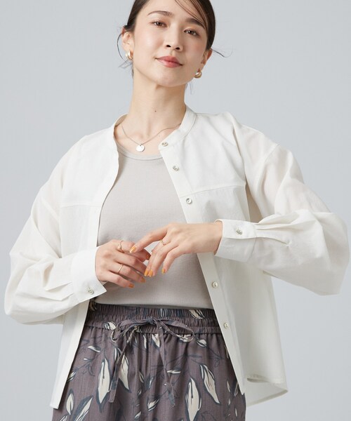 SHOO・LA・RUE(シューラルー)の「【通気性〇/S-LL/洗濯機可】さらりと心地よい。ノーカラーシャツ(シャツ/ブラウス・レディース・アイボリー/ブルー/ブラック・02/04/03/01)」の1枚目の写真