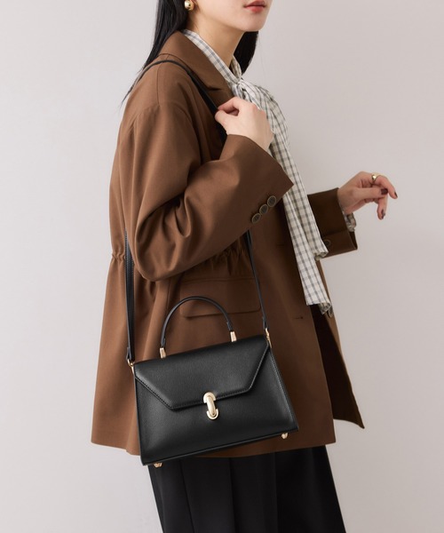 VIS(ビス)の「【WEB限定】楕円金具ワンハンドルバッグ/2WAY(ハンドバッグ・レディース・ブラック/キナリ/キャメル・FREE)」の7枚目の写真