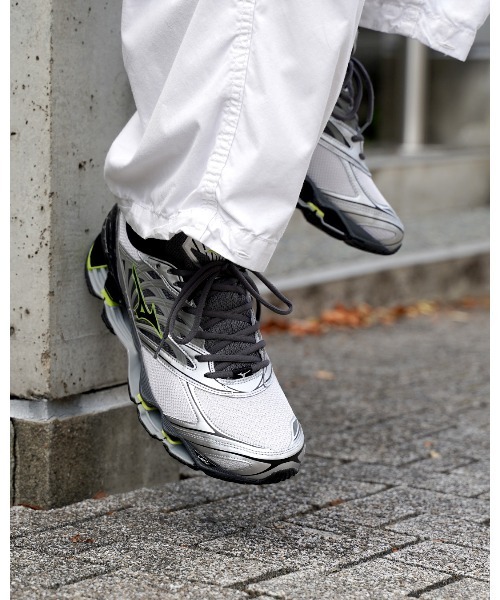 MIZUNO(ミズノ )の「MIZUNO WAVE PROPHECY LS -KICKS LAB. EXCLUSIVE- / ミズノ ウエーブ プロフェシー LS / D1GA333711(スニーカー・メンズ・グレー・27.5cm/28cm/28.5cm/29cm/25cm/25.5cm/26cm/26.5cm/27cm)」の9枚目の写真