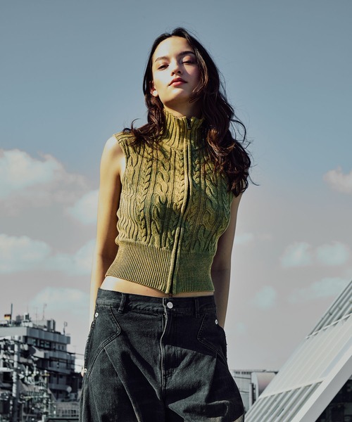CONZ(コンズ)の「sleeveless zip knit tops(ニット/セーター・レディース・カーキ/ブラック・FREE)」の1枚目の写真