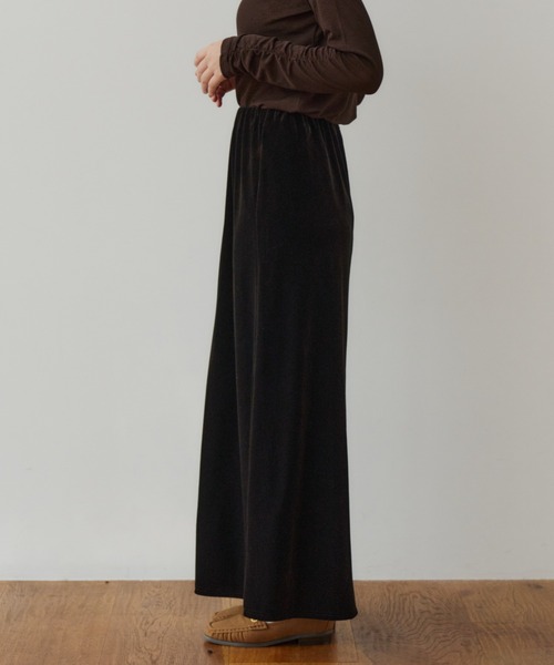 OLUN(オルン)の「I-line velvet skirt/Iラインベロアスカート(スカート・レディース・ブラック/ベージュ/ブラウン・X-SMALL/SMALL/FREE)」の20枚目の写真