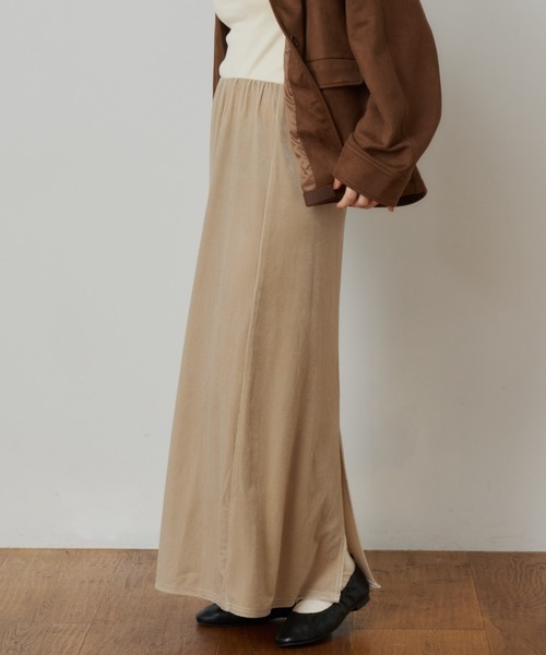 OLUN(オルン)の「I-line velvet skirt/Iラインベロアスカート(スカート・レディース・ブラック/ベージュ/ブラウン・X-SMALL/SMALL/FREE)」の10枚目の写真
