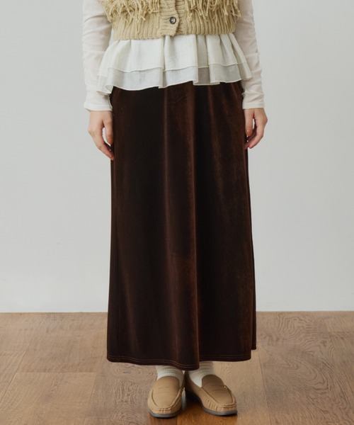 OLUN(オルン)の「I-line velvet skirt/Iラインベロアスカート(スカート・レディース・ブラック/ベージュ/ブラウン・X-SMALL/SMALL/FREE)」の6枚目の写真