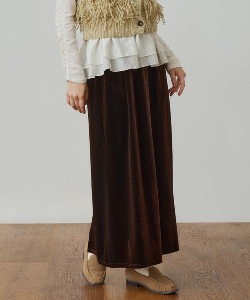 OLUN(オルン)の「I-line velvet skirt/Iラインベロアスカート(スカート・レディース・ブラック/ベージュ/ブラウン・X-SMALL/SMALL/FREE)」の12枚目の写真