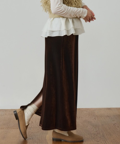 OLUN(オルン)の「I-line velvet skirt/Iラインベロアスカート(スカート・レディース・ブラック/ベージュ/ブラウン・X-SMALL/SMALL/FREE)」の13枚目の写真