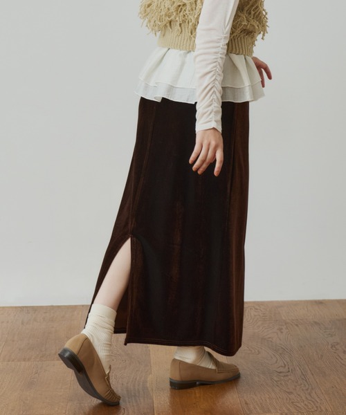 OLUN(オルン)の「I-line velvet skirt/Iラインベロアスカート(スカート・レディース・ブラック/ベージュ/ブラウン・X-SMALL/SMALL/FREE)」の14枚目の写真