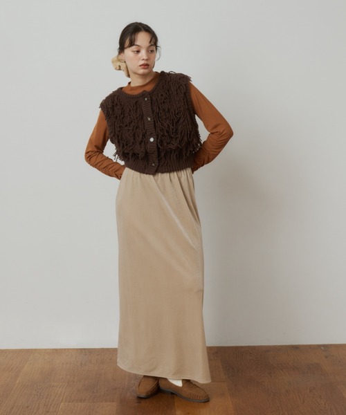 OLUN(オルン)の「I-line velvet skirt/Iラインベロアスカート(スカート・レディース・ブラック/ベージュ/ブラウン・X-SMALL/SMALL/FREE)」の11枚目の写真