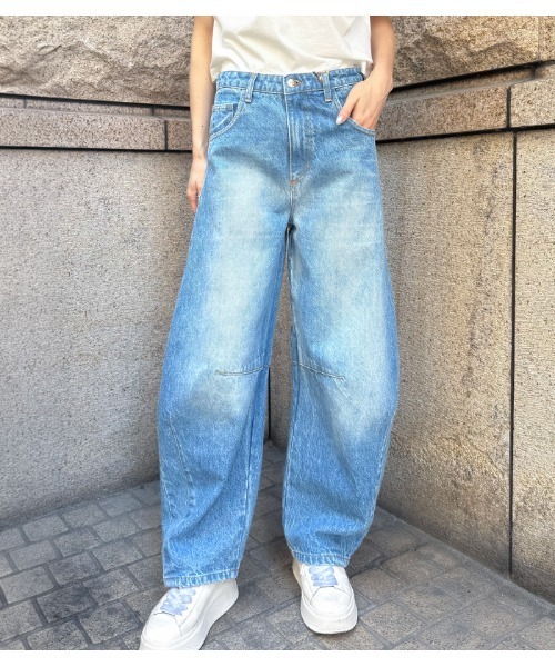 RINASCIMENTO(リナシメント)の「【RINASCIMENTO/リナシメント】ダーツポイントバレルレッグデニムパンツ(デニムパンツ・レディース・ブルー系その他・SMALL)」の3枚目の写真