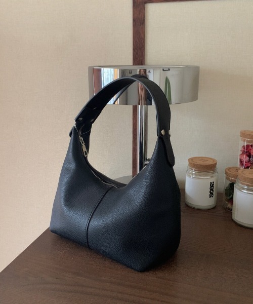 lulufa(ルルファ)の「フェイクレザー ワンハンドルバッグ(ショルダーバッグ・レディース・ブラック/シルバー/グリーン/ブラウン・FREE)」の6枚目の写真