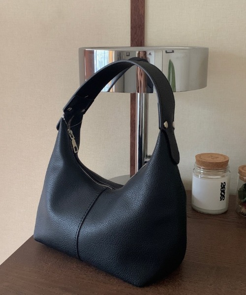 lulufa(ルルファ)の「フェイクレザー ワンハンドルバッグ(ショルダーバッグ・レディース・ブラック/シルバー/グリーン/ブラウン・FREE)」の5枚目の写真