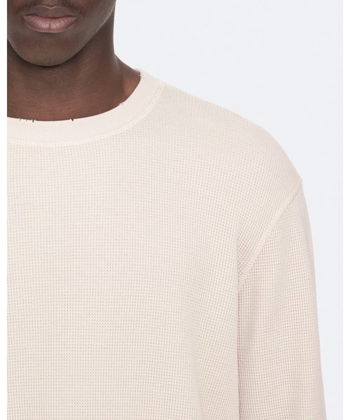ALLSAINTS(オールセインツ)の「RAINE WAFFLE-KNIT LONG-SLEEVE T-SHIRT | RAINE ワッフルニット 長袖 Tシャツ(Tシャツ/カットソー・メンズ・ホワイト系その他・XS/S/M/L/XL)」の6枚目の写真