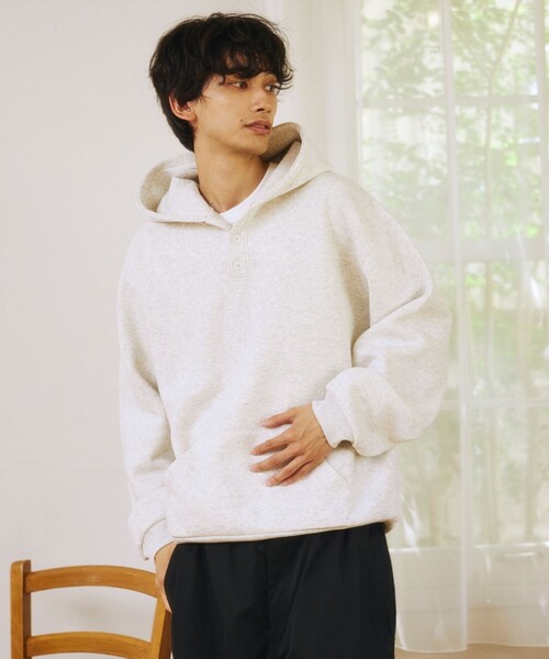 FREAK'S STORE(フリークスストア)の「限定展開 ヘンリーネック プルオーバー パーカー(Tシャツ/カットソー・メンズ・チャコールグレー/ブラック/ブラウン/グレー・SMALL/MEDIUM/LARGE)」の4枚目の写真
