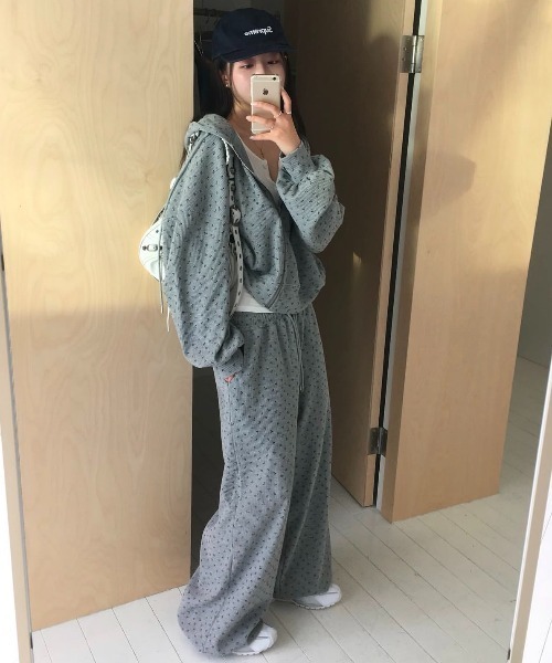 Aelina(エリナ)の「【セットアップ】ワッフルプリントパーカー&ウエストゴムワイドパンツ(セットアップ・レディース・グレー/ベージュ・FREE)」の7枚目の写真