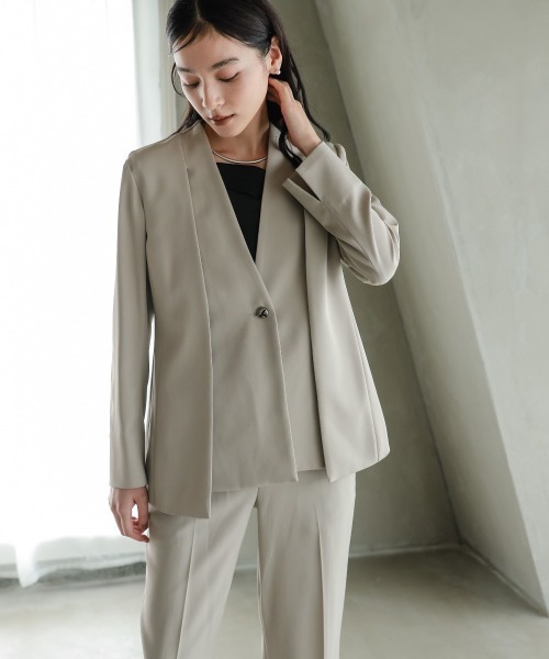 Callarus(カラルス)の「【セットアップ】2WAYデザインカラーレスジャケットパンツスーツ(スーツセット・レディース・グレイッシュベージュ/ネイビー/ブラック・S/M/L/LL/3L)」の7枚目の写真