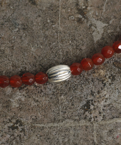 Magine（マージン）の「Magine×idealismsound 2mm STONE BEADS ANKLET:2ｍｍストーンビーズ アンクレット（アンクレット・メンズ・ターコイズブルー/ホワイト/レッド/ブラック・FREE）」の15枚目の写真