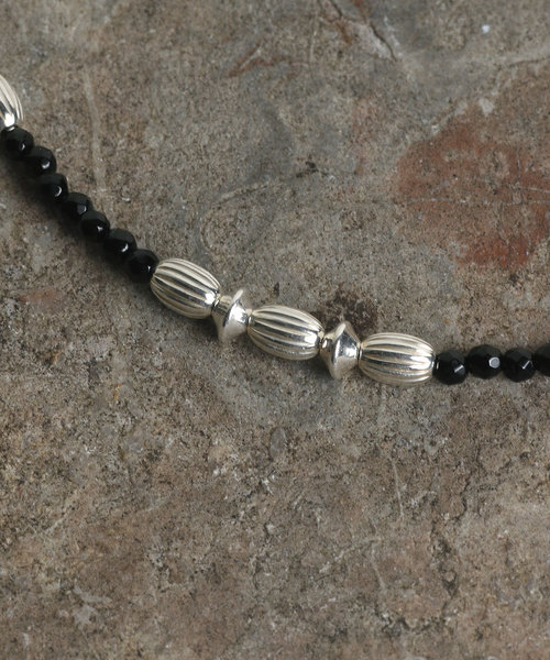 Magine（マージン）の「Magine×idealismsound 2mm STONE BEADS ANKLET:2ｍｍストーンビーズ アンクレット（アンクレット・メンズ・ターコイズブルー/ホワイト/レッド/ブラック・FREE）」の8枚目の写真