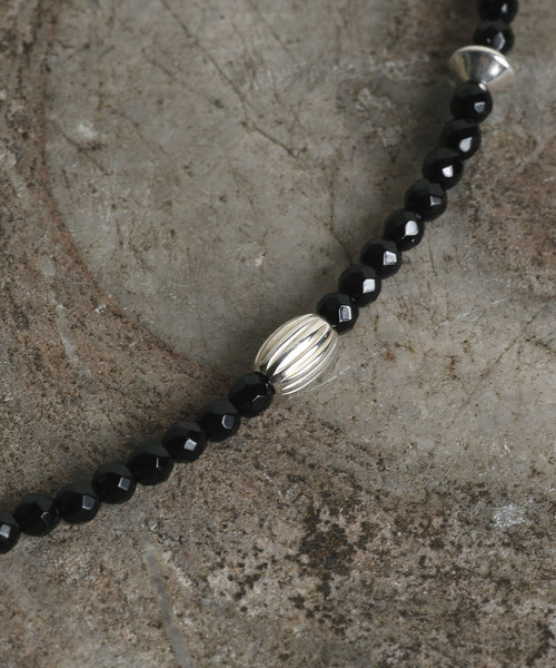 Magine（マージン）の「Magine×idealismsound 2mm STONE BEADS ANKLET:2ｍｍストーンビーズ アンクレット（アンクレット・メンズ・ターコイズブルー/ホワイト/レッド/ブラック・FREE）」の9枚目の写真