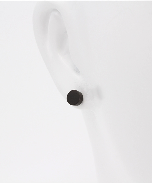 UNITED TOKYO（ユナイテッドトウキョウ）の「シルバーコーティングドットピアスL（ピアス（片耳用）・メンズ・ブラック・FREE）」の3枚目の写真