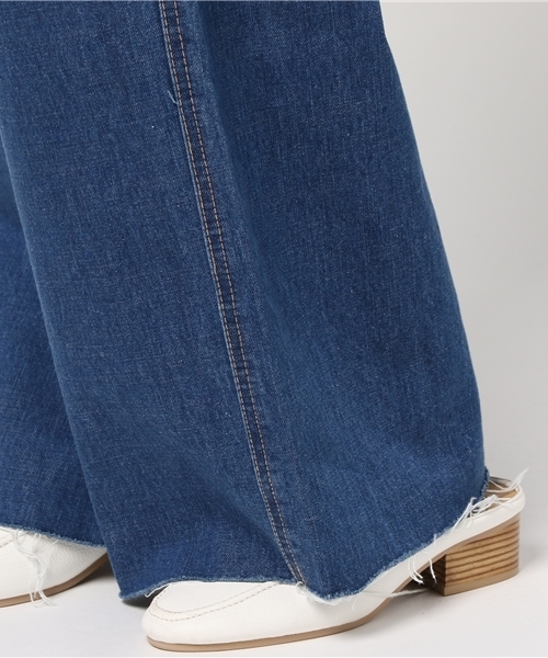 MOUSSY（マウジー）の「HIGH WAIST WIDE PT（デニムパンツ・レディース・ブルー/ホワイト・1/0/2）」の9枚目の写真