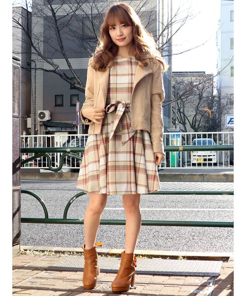 dazzlin（ダズリン）の「ウエストリボンチェックワンピース（ワンピース・レディース・ベージュ/レッド・SMALL/MEDIUM）」の6枚目の写真