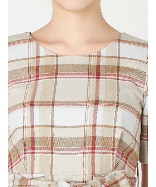 dazzlin（ダズリン）の「ウエストリボンチェックワンピース（ワンピース・レディース・ベージュ/レッド・SMALL/MEDIUM）」の16枚目の写真