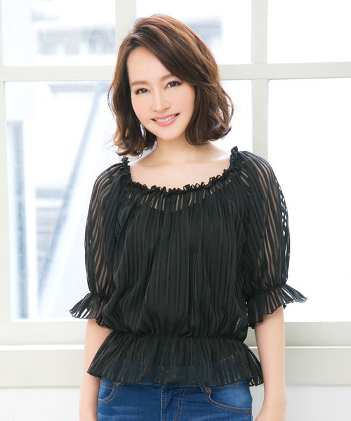 KOBE LETTUCE（コウベレタス）の「2Wayオフショルダーシースルーシャーリングブラウス（その他トップス・レディース・オフホワイト/ブラック/ピンク・FREE）」の2枚目の写真