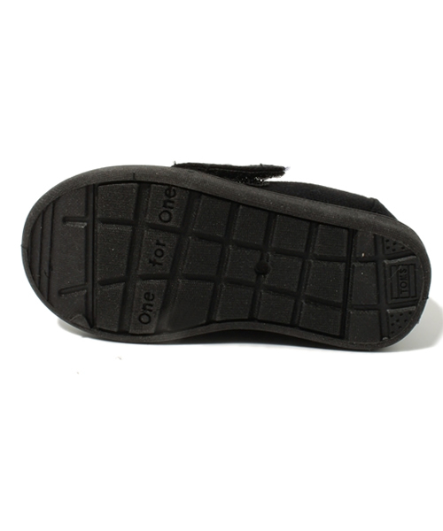 TOMS（トムス）の「トムス ベビー キッズ タイニー クラシック 2013 TOMS BABY CLASSICS（ベビーシューズ/ベビーソックス・キッズ・ブラック/レッド/ピンク/ネイビー・12cm/13cm/14cm/15cm）」の6枚目の写真