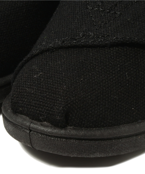 TOMS（トムス）の「トムス ベビー キッズ タイニー クラシック 2013 TOMS BABY CLASSICS（ベビーシューズ/ベビーソックス・キッズ・ブラック/レッド/ピンク/ネイビー・12cm/13cm/14cm/15cm）」の9枚目の写真