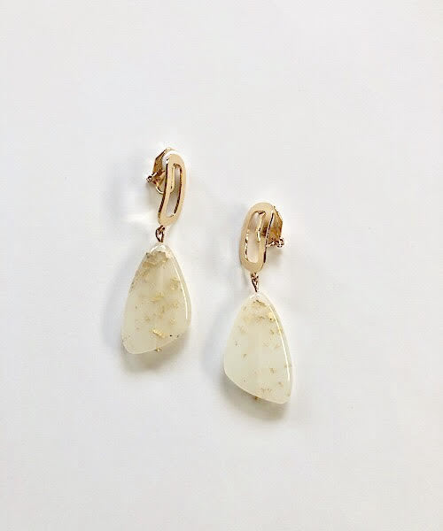 TIMELESS&THREE(タイムレスアンドスリー)の「デザインマーブルイヤリング(イヤリング・レディース・A/B/C/D/E/F/G/H/I/J/Q/M/U/R/O/P/N/K/S/L/T/W/X/Y/その他1/V/Z/その他2/その他3/その他4/その他6/その他5・FREE)」の2枚目の写真