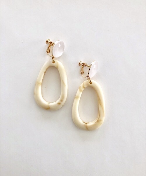 TIMELESS&THREE(タイムレスアンドスリー)の「デザインマーブルイヤリング(イヤリング・レディース・A/B/C/D/E/F/G/H/I/J/Q/M/U/R/O/P/N/K/S/L/T/W/X/Y/その他1/V/Z/その他2/その他3/その他4/その他6/その他5・FREE)」の6枚目の写真