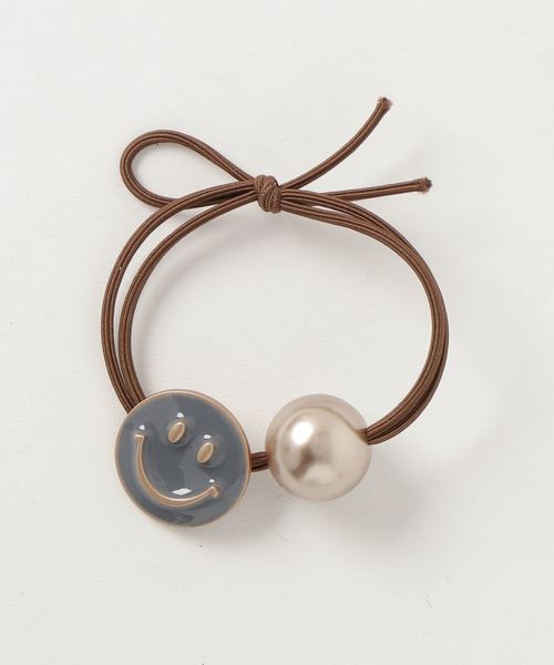 Fun & Daily（ファンアンドデイリー）の「F&D : スマイル＆ボールヘアゴム（ヘアゴム・レディース・ブラウン/グリーン/ブラック/グレー/ピンク/イエロー・FREE）」の2枚目の写真