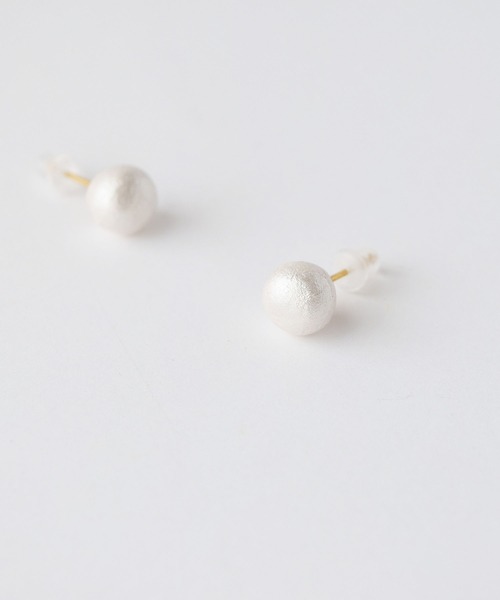 tone(トーン)の「【PAPER ART WORKS】pearl dot S(ピアス(両耳用)・レディース・ホワイト・FREE)」の1枚目の写真