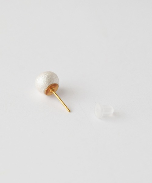 tone(トーン)の「【PAPER ART WORKS】pearl dot S(ピアス(両耳用)・レディース・ホワイト・FREE)」の4枚目の写真