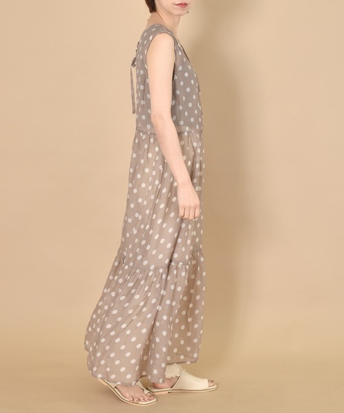 w closet（ダブルクローゼット）の「ドットプリントシアーティアード  