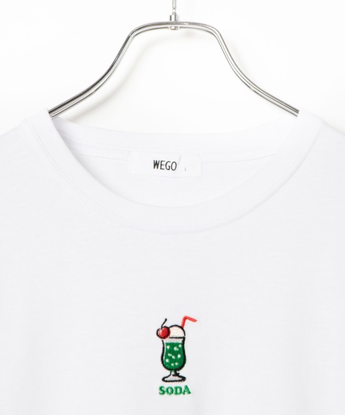 WEGO（ウィゴー）の「WEGO/クリームソーダワンポイントTシャツ（Tシャツ/カットソー・レディース・ホワイト/ベージュ・SMALL/MEDIUM/LARGE）」の4枚目の写真