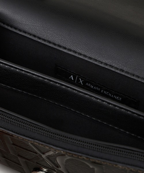 洗練されたデザイン　アルマーニ エクスチェンジ　エンボスロゴ　チェーン付き長財布 ARMANI EXCHANGE 財布 「A|X アルマーニ エクスチェンジ」「オンライン