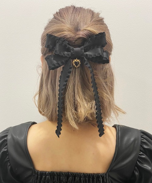 SPINNS（スピンズ）の「ブローチリボンヘアクリップ（バレッタ/ヘア