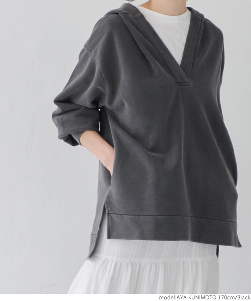 coca(coca)(コカ)の「ピグメント深Vネックパーカー(パーカー・レディース・アイボリー/ブラック・ONE SIZE)」の10枚目の写真