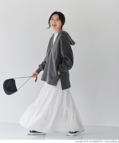 coca(coca)(コカ)の「ピグメント深Vネックパーカー(パーカー・レディース・アイボリー/ブラック・ONE SIZE)」の12枚目の写真