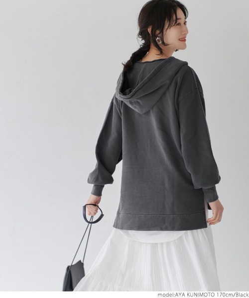 coca(coca)(コカ)の「ピグメント深Vネックパーカー(パーカー・レディース・アイボリー/ブラック・ONE SIZE)」の16枚目の写真