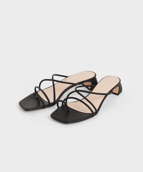 CHARLES & KEITH(チャールズ & キース)の「ストラッピートゥリング サンダル / Strappy Toe Ring Sandals(サンダル・レディース・ホワイト/ブラック/セージグリーン・22.5cm/23cm/23.5cm/24.5cm/25cm/25.5cm)」の4枚目の写真