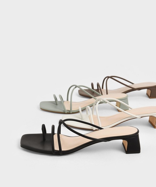 CHARLES & KEITH(チャールズ & キース)の「ストラッピートゥリング サンダル / Strappy Toe Ring Sandals(サンダル・レディース・ホワイト/ブラック/セージグリーン・22.5cm/23cm/23.5cm/24.5cm/25cm/25.5cm)」の6枚目の写真