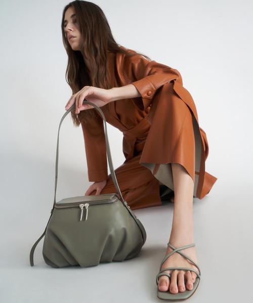 CHARLES & KEITH(チャールズ & キース)の「ストラッピートゥリング サンダル / Strappy Toe Ring Sandals(サンダル・レディース・ホワイト/ブラック/セージグリーン・22.5cm/23cm/23.5cm/24.5cm/25cm/25.5cm)」の17枚目の写真