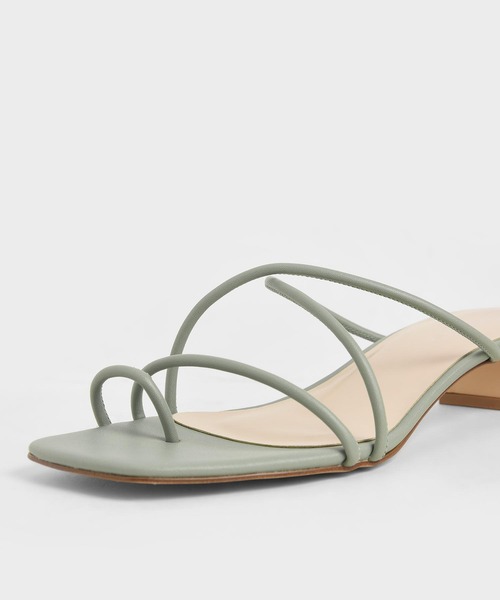 CHARLES & KEITH(チャールズ & キース)の「ストラッピートゥリング サンダル / Strappy Toe Ring Sandals(サンダル・レディース・ホワイト/ブラック/セージグリーン・22.5cm/23cm/23.5cm/24.5cm/25cm/25.5cm)」の20枚目の写真