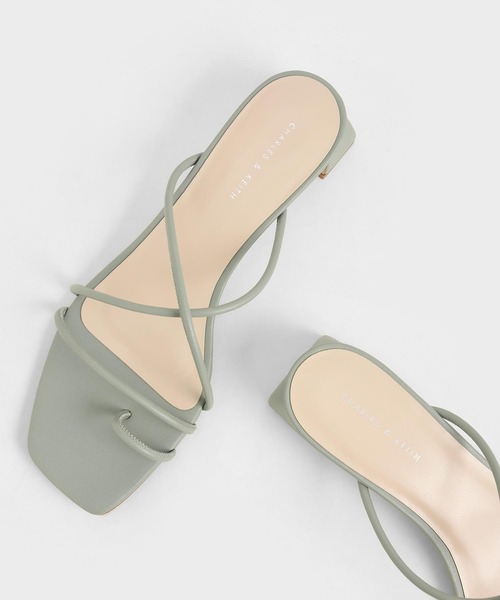CHARLES & KEITH(チャールズ & キース)の「ストラッピートゥリング サンダル / Strappy Toe Ring Sandals(サンダル・レディース・ホワイト/ブラック/セージグリーン・22.5cm/23cm/23.5cm/24.5cm/25cm/25.5cm)」の21枚目の写真